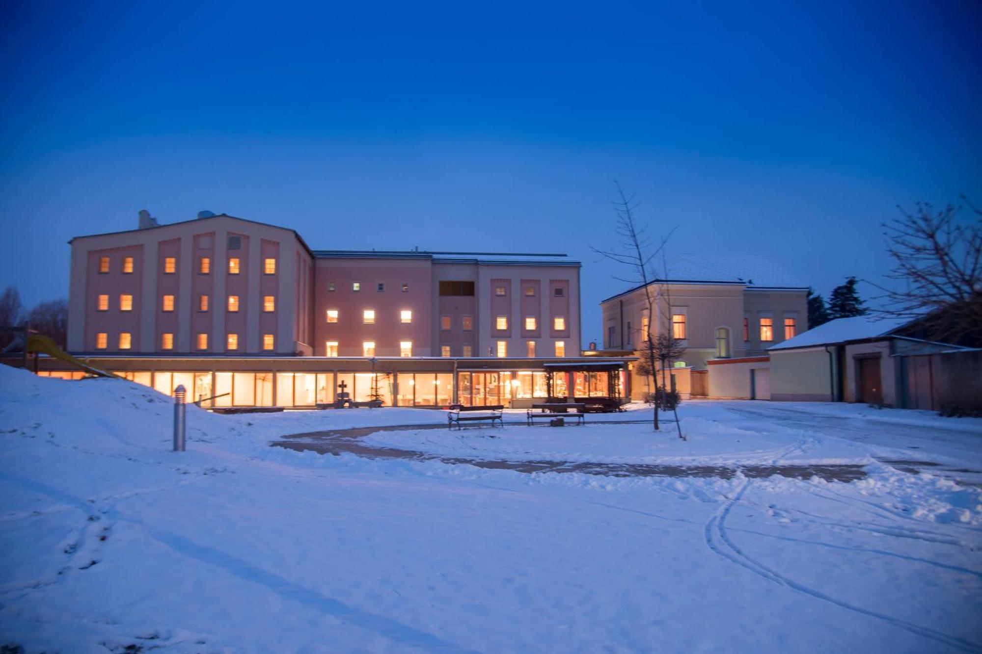 JUFA Hotel Weinviertel - Eselsmühle Seefeld-Kadolz Exterior foto