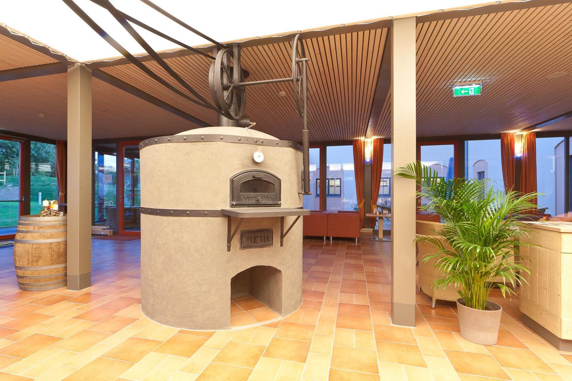 JUFA Hotel Weinviertel - Eselsmühle Seefeld-Kadolz Exterior foto