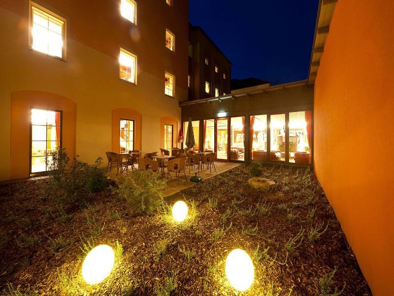 JUFA Hotel Weinviertel - Eselsmühle Seefeld-Kadolz Exterior foto