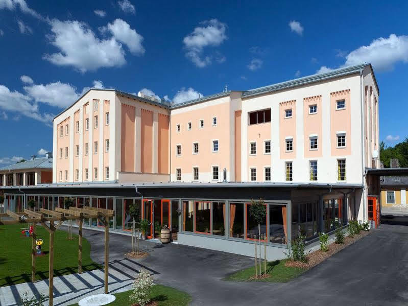 JUFA Hotel Weinviertel - Eselsmühle Seefeld-Kadolz Exterior foto