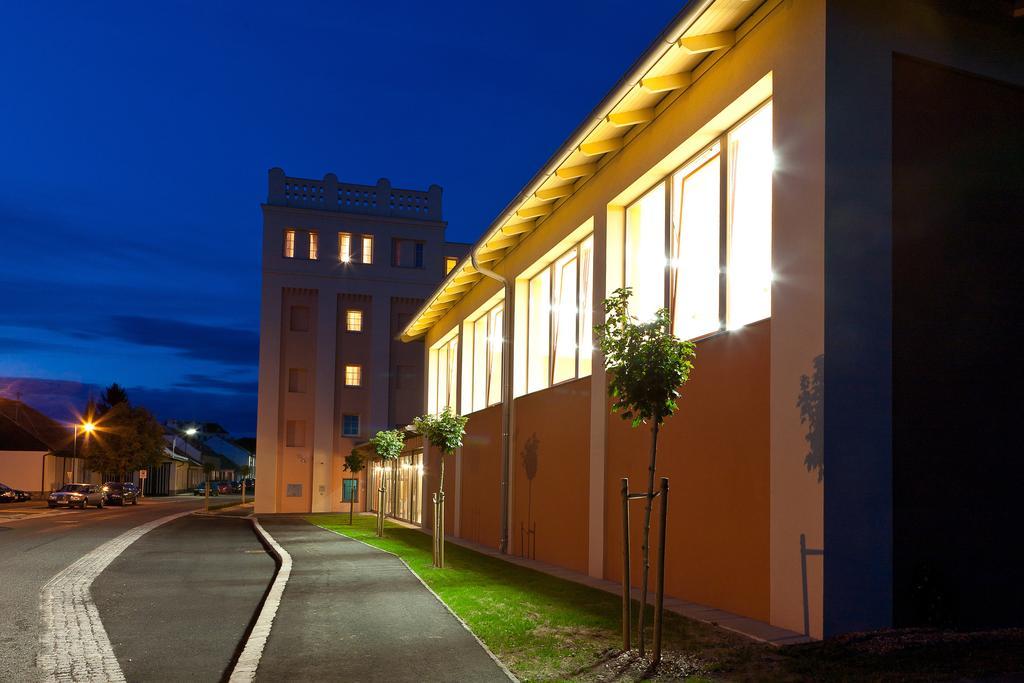 JUFA Hotel Weinviertel - Eselsmühle Seefeld-Kadolz Exterior foto