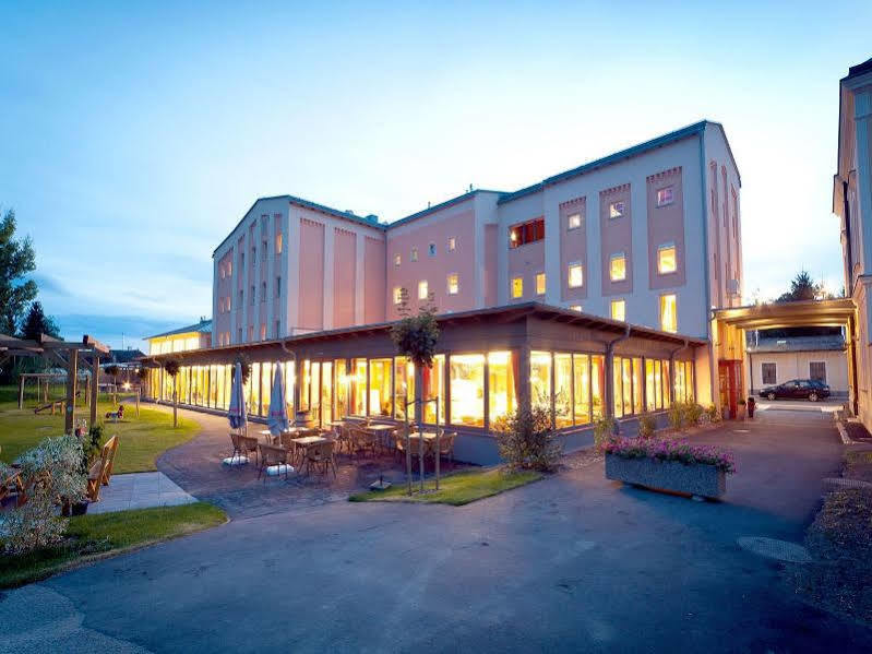 JUFA Hotel Weinviertel - Eselsmühle Seefeld-Kadolz Exterior foto